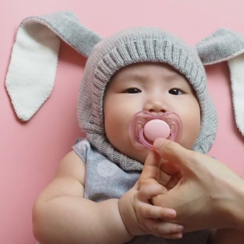 Betul ke cara mama bagi puting kosong dekat anak?