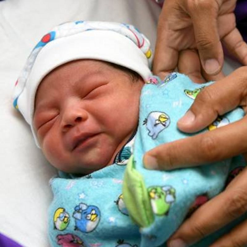 Dibeku Selama 6 Tahun, Ibu Gembira Lahirkan Bayi Lelaki Melalui IVF