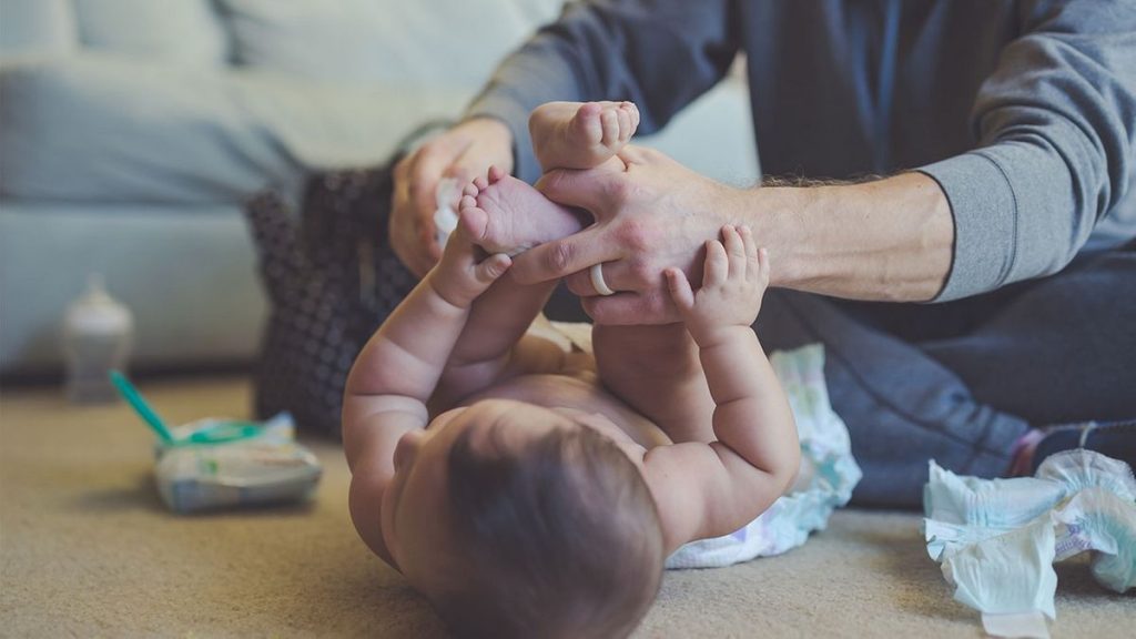 Mufti Jawab Hukum Bersihkan Najis Bayi Pakai Baby Wipes