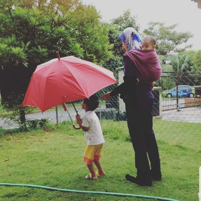 Isu Baby Carrier: Boleh Ke Gendong Anak Menghadap Ke Depan?