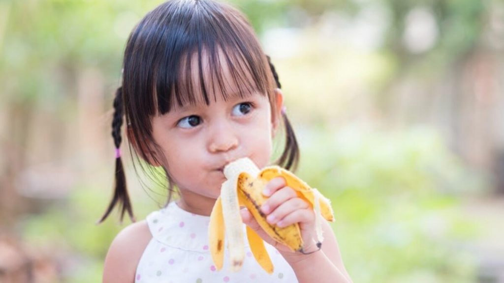 Jangan Takut Bagi Anak Makan Pisang!