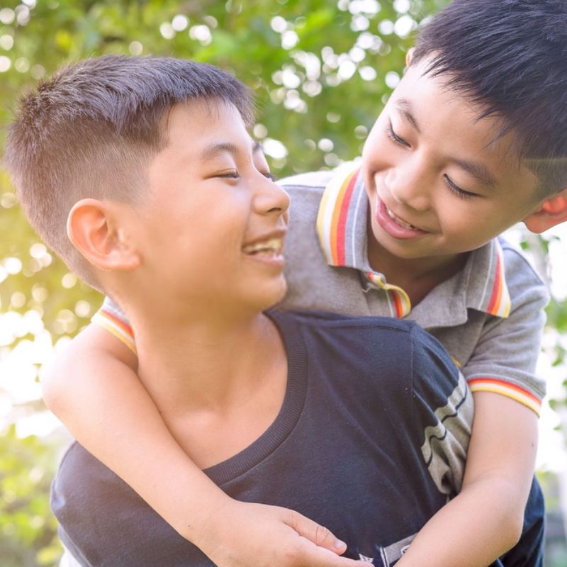 Bagaimana Nak Elak Si Sulung Cemburu Dengan Adik Baru?