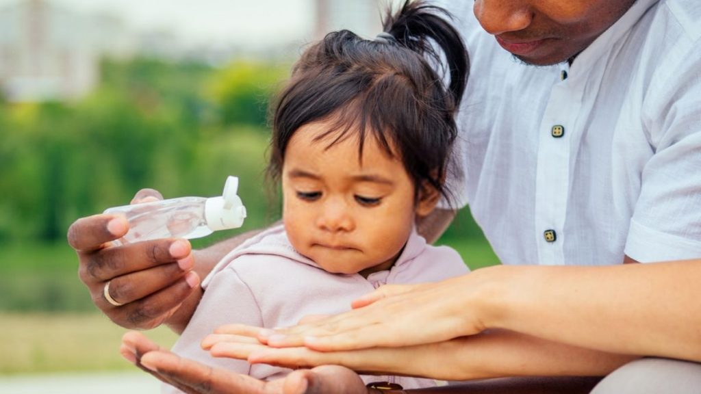 Wipe Dulu Sebelum Guna, Takut Terkena Kuman HFMD