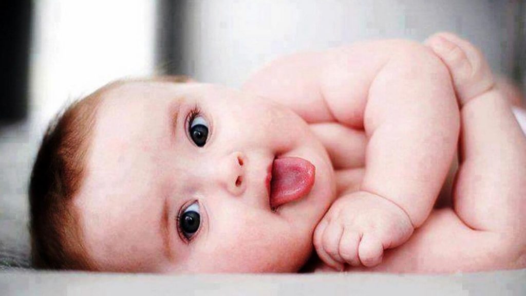 Cara Bersihkan Mulut Bayi Untuk Elak Jangkitan Kulat