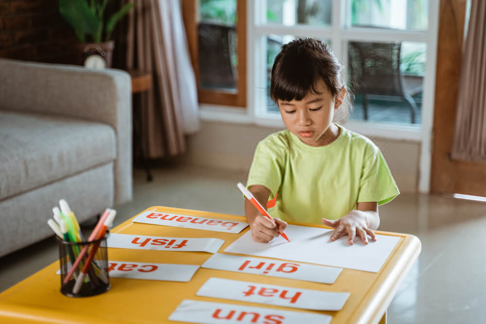 budak membuat homework juga rutin harian