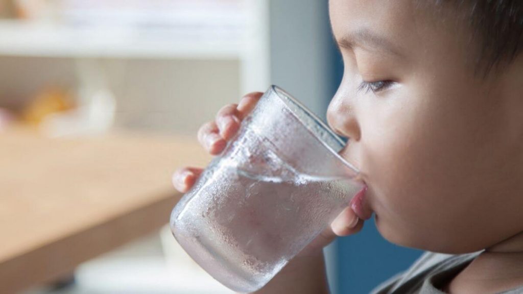 minum air lebih