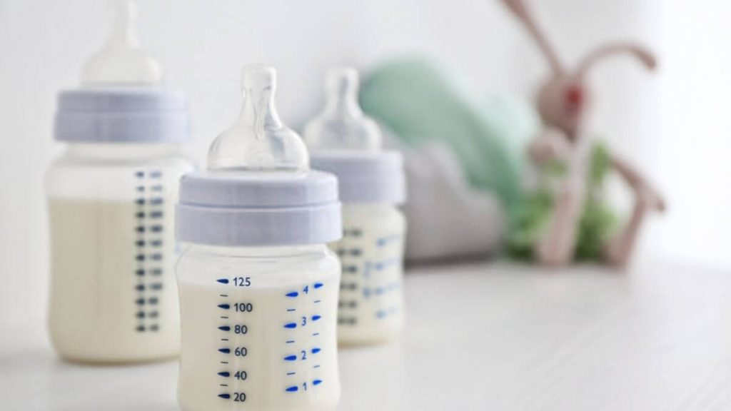 susu botol penyebab bayi muntah susu