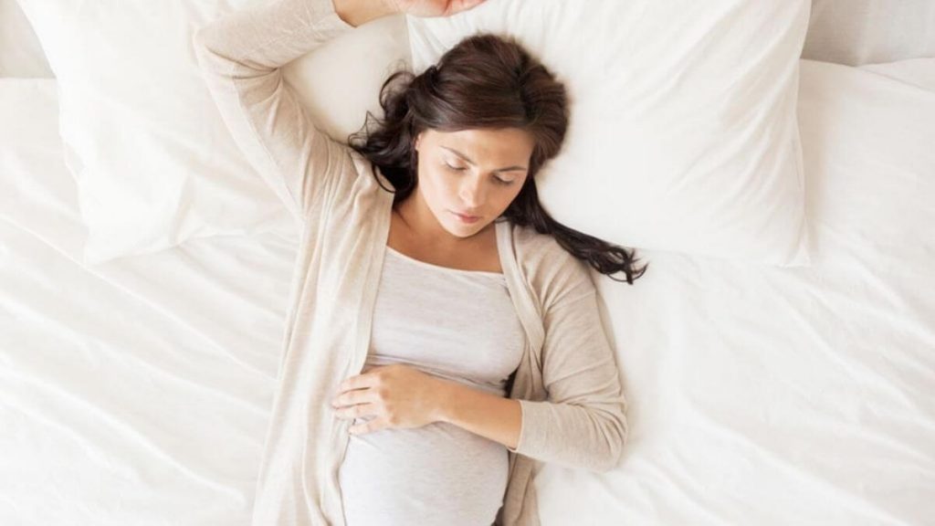 tidur baring merupakan antara posisi tidur ibu hamil yang bagus