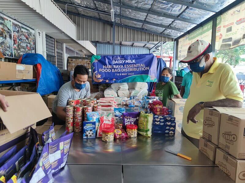 sumbangan kuih raya oleh Cadbury Dairy Milk