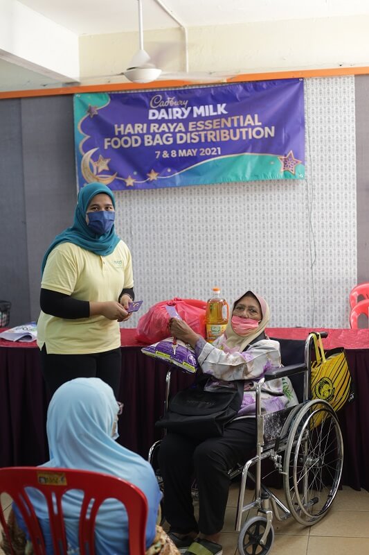 penerima sumbangan Cadbury Dairy Milk