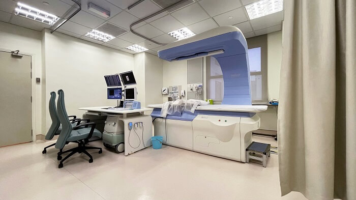 Mesin High Intensity Focused Ultrasound (HIFU) yang digunakan di Pusat Perubatan Mahkota.