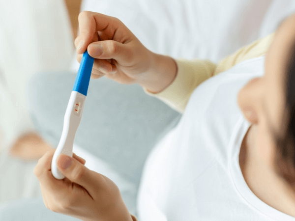 Hari Boleh Tahu Mengandung lihat pregnanct test kit