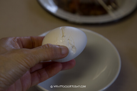 kupas kulit telur