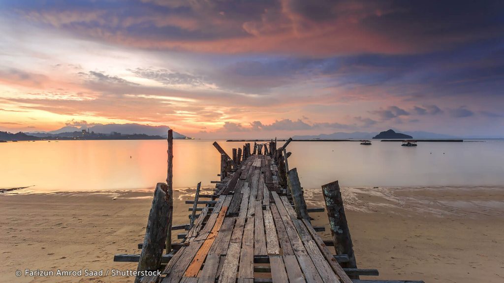 pantai pasir hitam