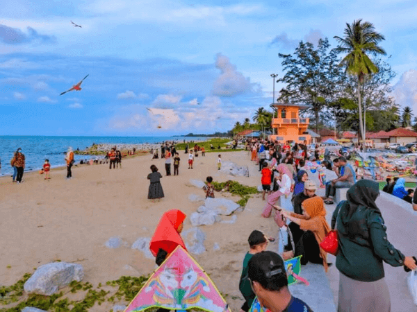 Pantai Cahaya Bulan