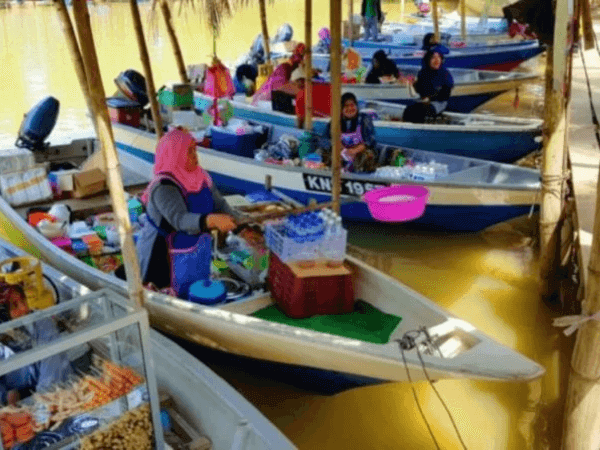 Pantai Suri Floating Market