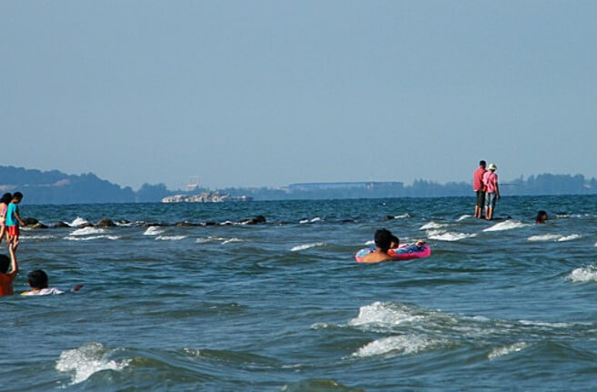 Pantai Batu Hitam