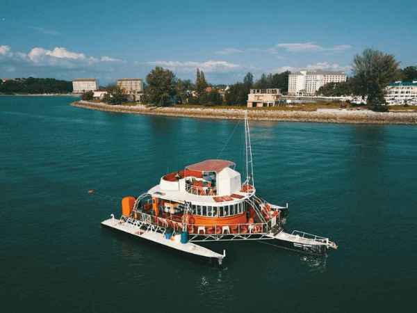 tempat menarik di Port Dickson - Dickson Dragon Cruise