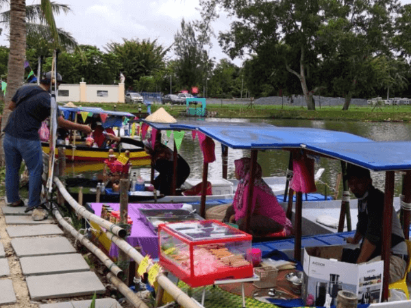 Floating Market