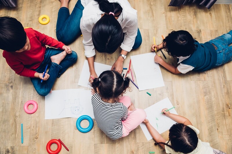 perkembangan anak-anak dengan Morinaga Chil-kid dan aktiviti kreatif 