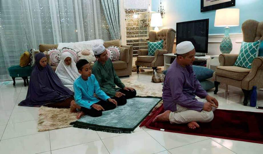 keluarga solat berjemaah semasa 10 malam terakhir ramadan