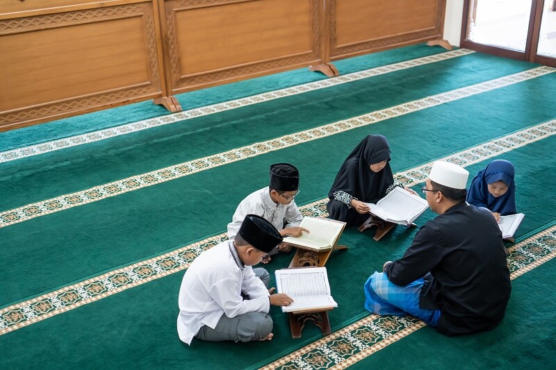 membaca al-quran di bulan ramadan 