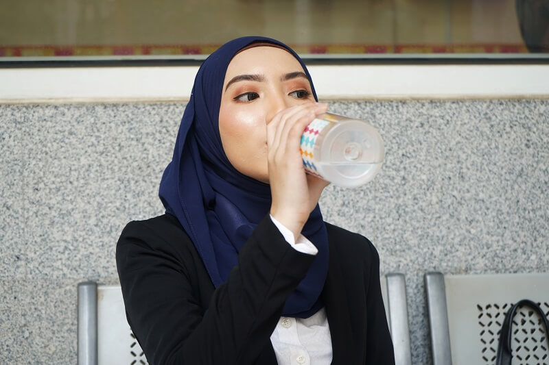 menjaga kesihatan Mama dengan minum air