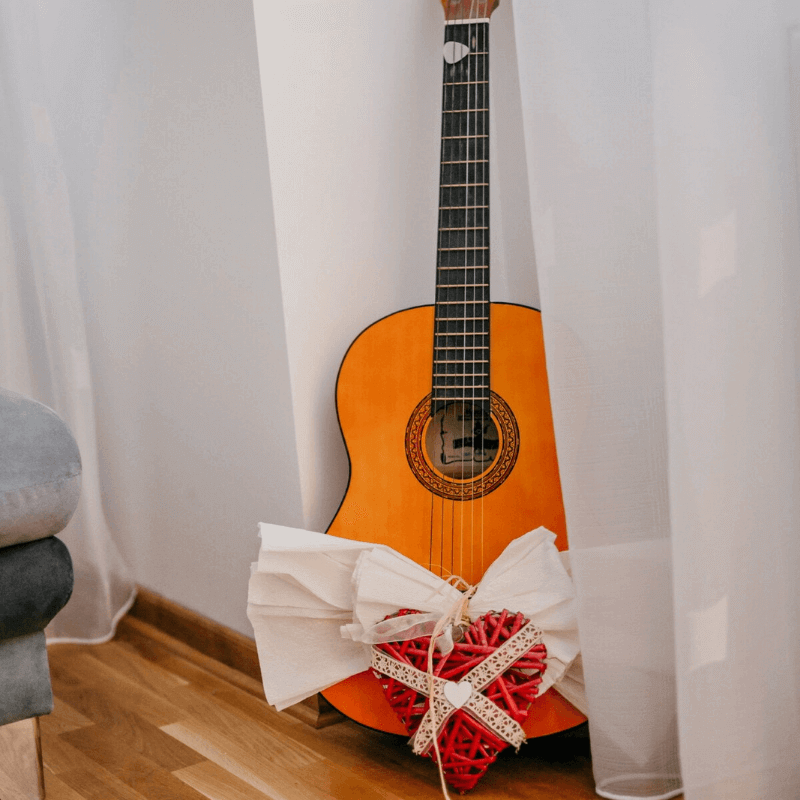 gitar sebagai hadiah untuk suami