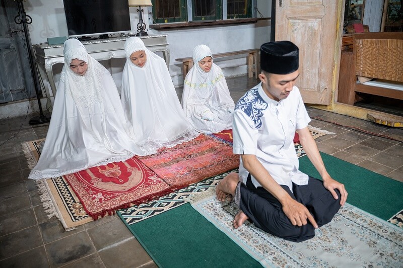 cara mengajar anak solat dengan solat berjemaah bersama keluarga