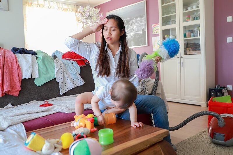 suri rumah tertekan dengan bayi dan baju bersepah