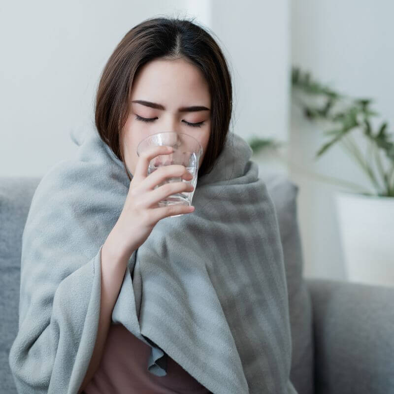 cara hilangkan hidung tersumbat dengan minum banyak air 