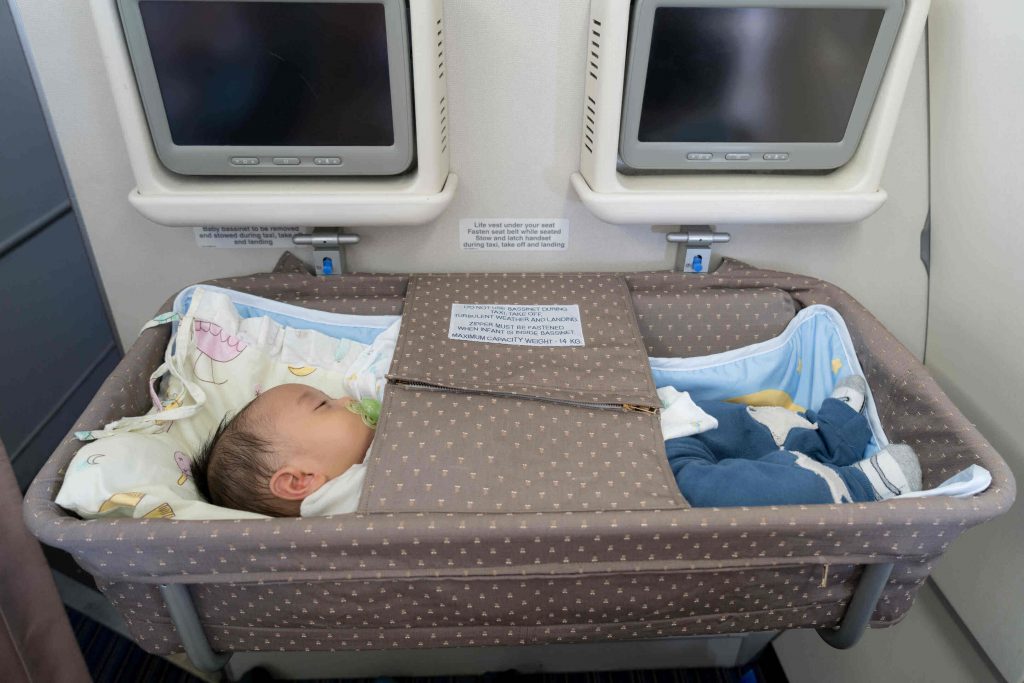 tips travel - bayi tidur dalam bassinet