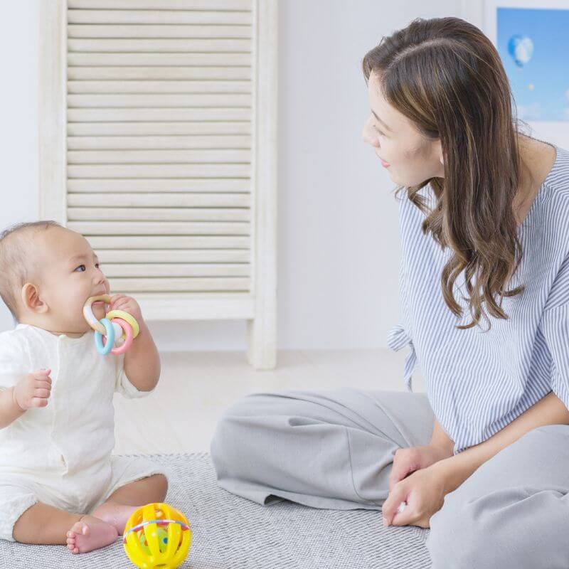 ibu bermain dengan anak 6 bulan