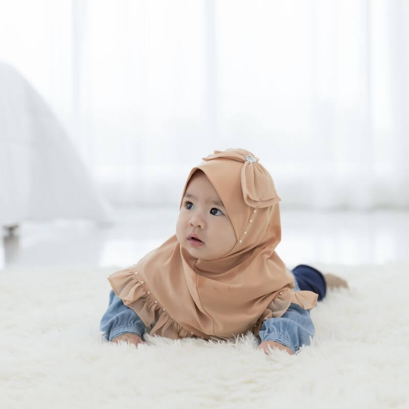 perkembangan bayi perempuan 6 bulan