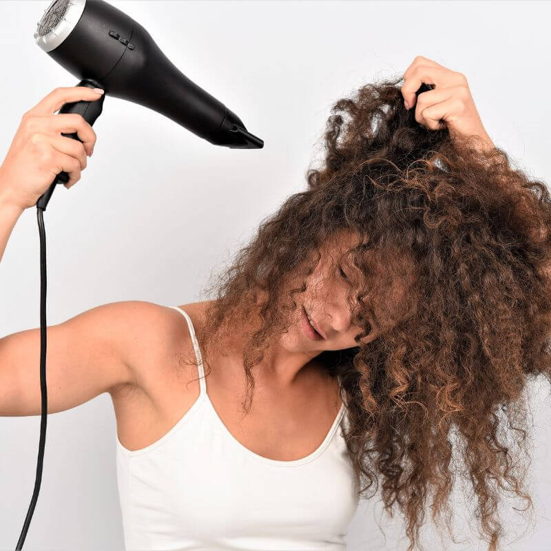 Penjagaan Rambut Keriting dengan hair dryer