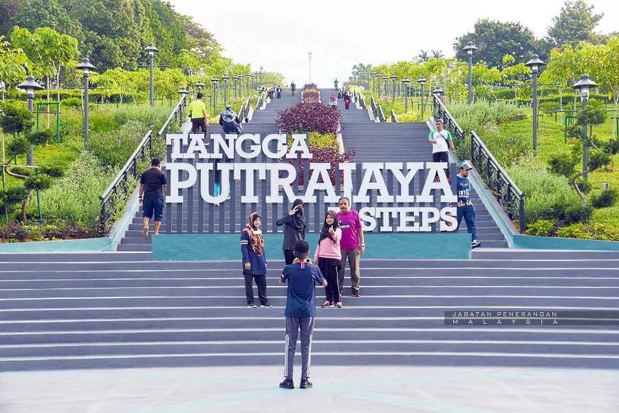 tempat menarik di Putrajaya - tangga putrajaya STEPS