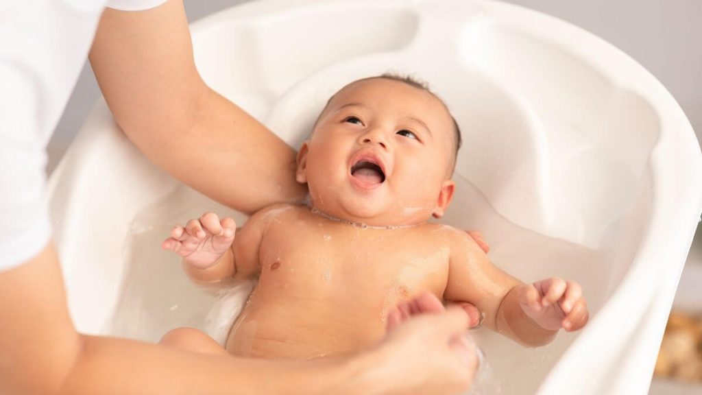 cara mandikan bayi dengan selamat