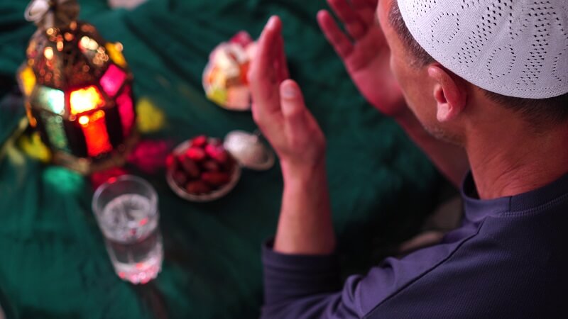 membaca doa sebelum berbuka juga satu ibadah ketika Ramadan