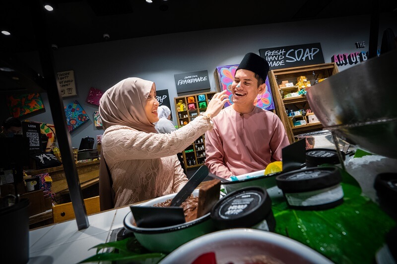 suami isteri berbuka di Sunway Pyramid