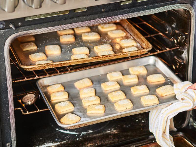 cara rangupkan semula biskut raya yang dah lemau dengan oven atau microwave