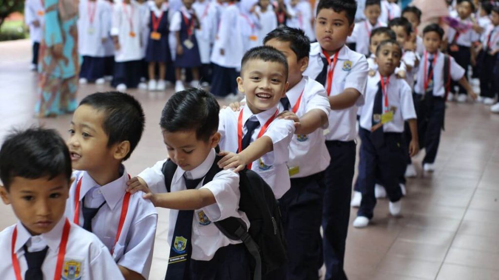 anak-anak hari pertama sekolah