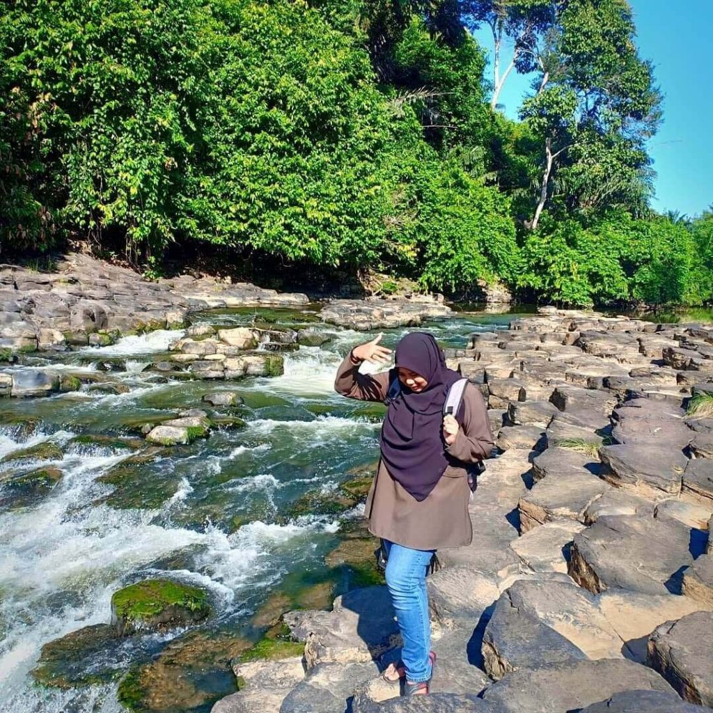 Columnar Basalt di Balung Covos, salah satu tempat menarik di Tawau, Sabah