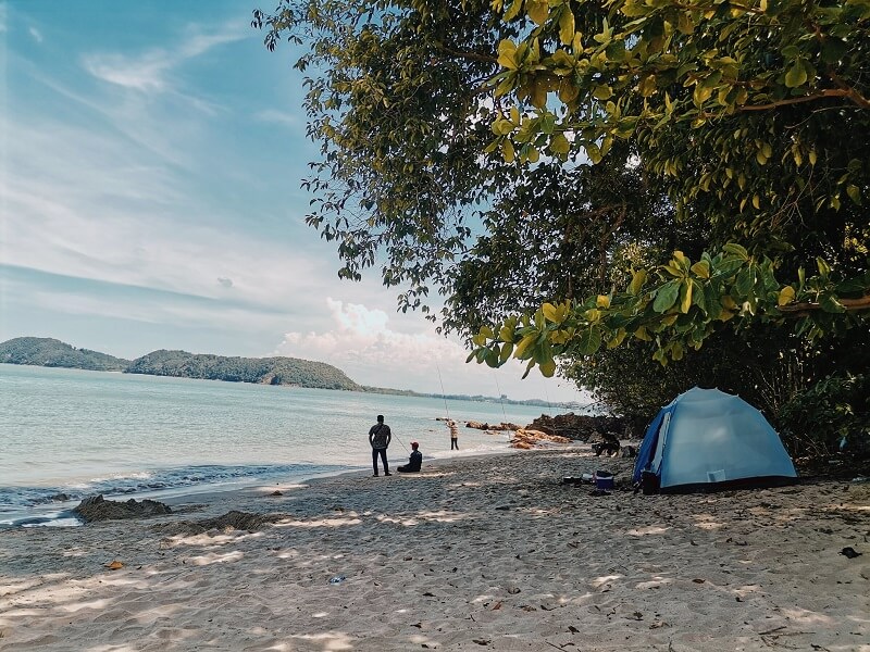 Pantai Teluk Buih, antara pantai di Johor