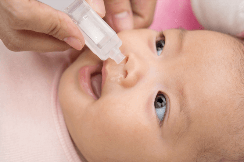 bayi diletakkan nasal drop untuk merawat selesema bayi