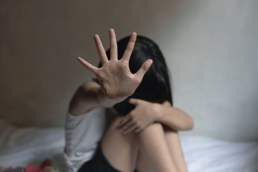 budak perempuan takut child grooming