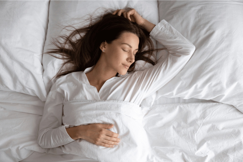 posisi tidur selepas bersalin pembedahan, wanita berbaring