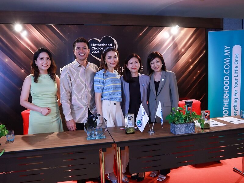 Scha dan Awal Ashaari bersama Petrina Goh