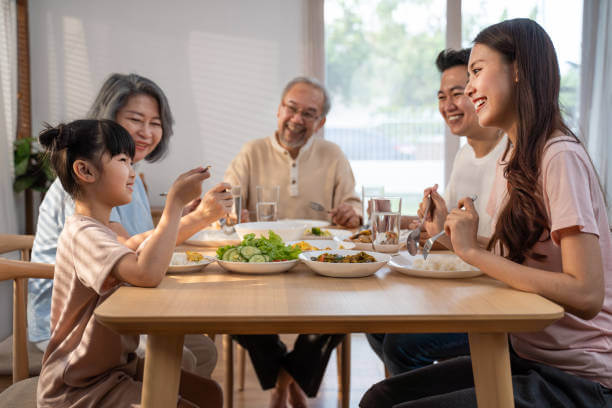 budi bahasa di meja makan