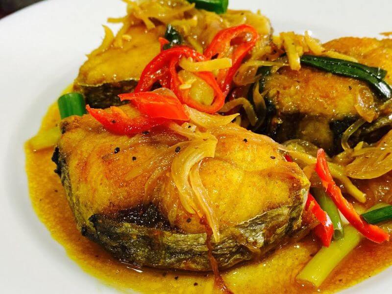 berpantang - Ikan Tenggiri Goreng Halia