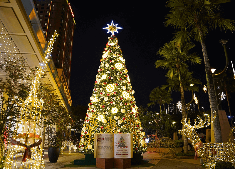 Pokok Krismas 30 kaki di Orange Entrance, My Christmas Story di Sunway Pyramid (1)
